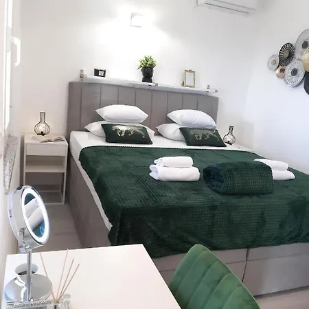 Olive Stone House 마카르스카
