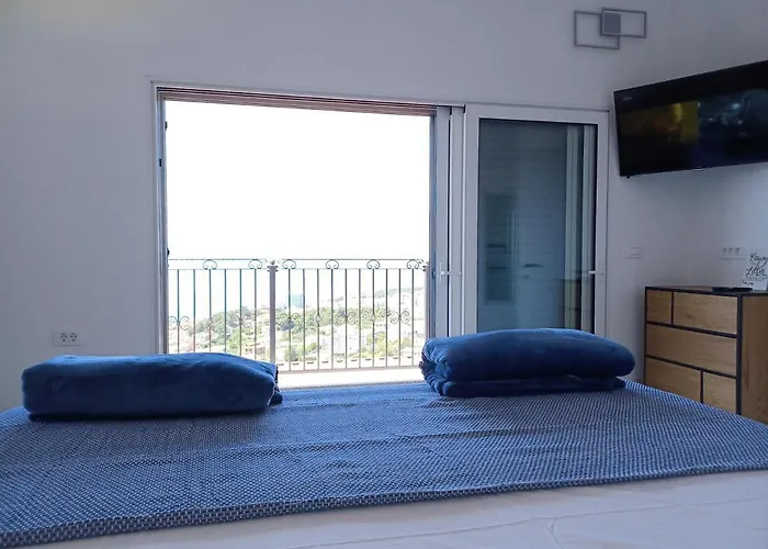 Villa Olive Stone House *