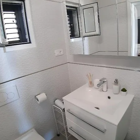 Olive Stone House ماكارسكا