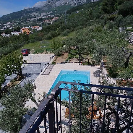 فيلة Olive Stone House