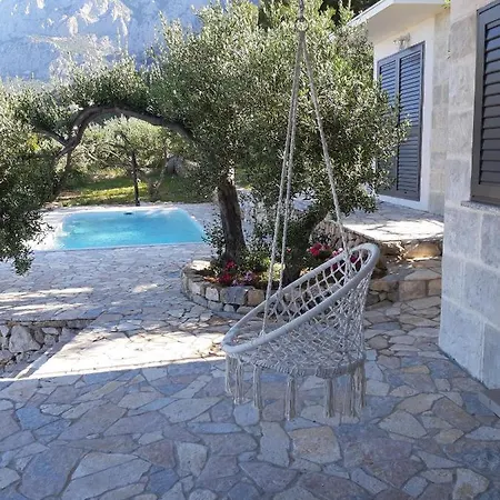 فيلة Olive Stone House