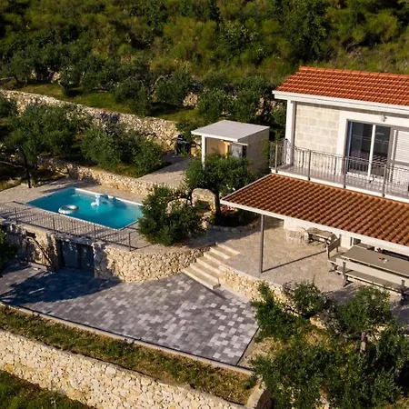 Olive Stone House Вилла *