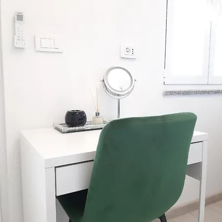 Olive Stone House ماكارسكا